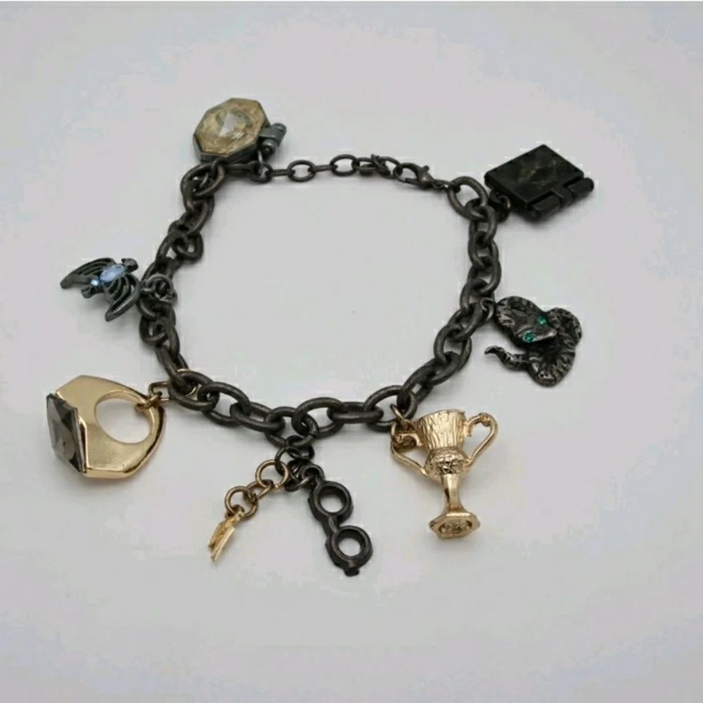 NWT! HARRY POTTER Dumbledore Seven (7) Horcrux Charm Bracelet Universal Studios